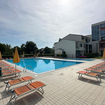 Villaggio Luna Swimmingpool- Agenzia Cocal Caorle Exteriör bild