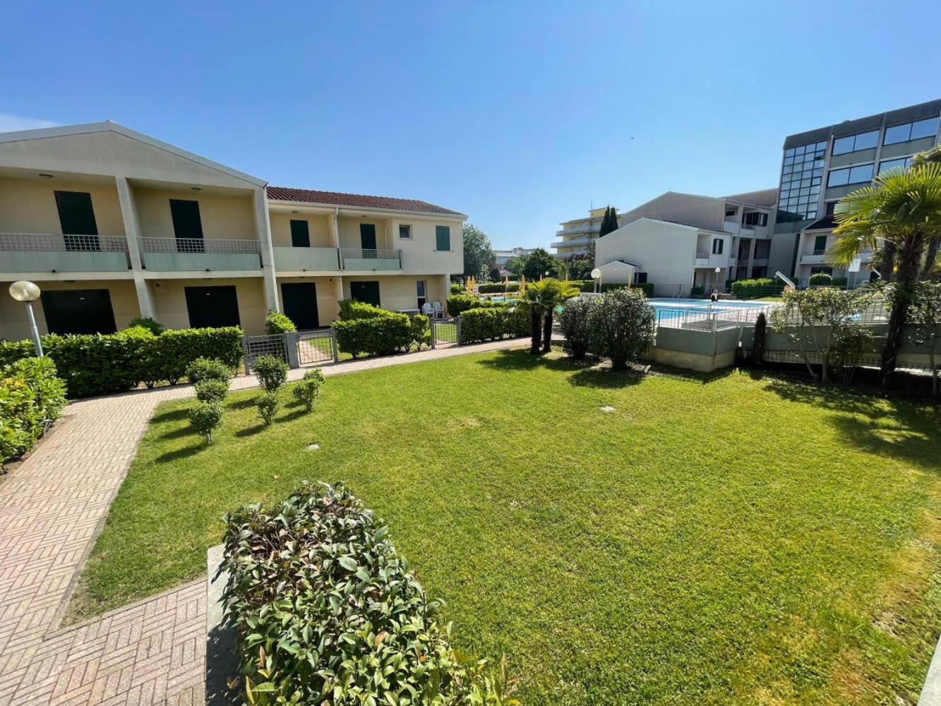 Villaggio Luna Swimmingpool- Agenzia Cocal Caorle Exteriör bild