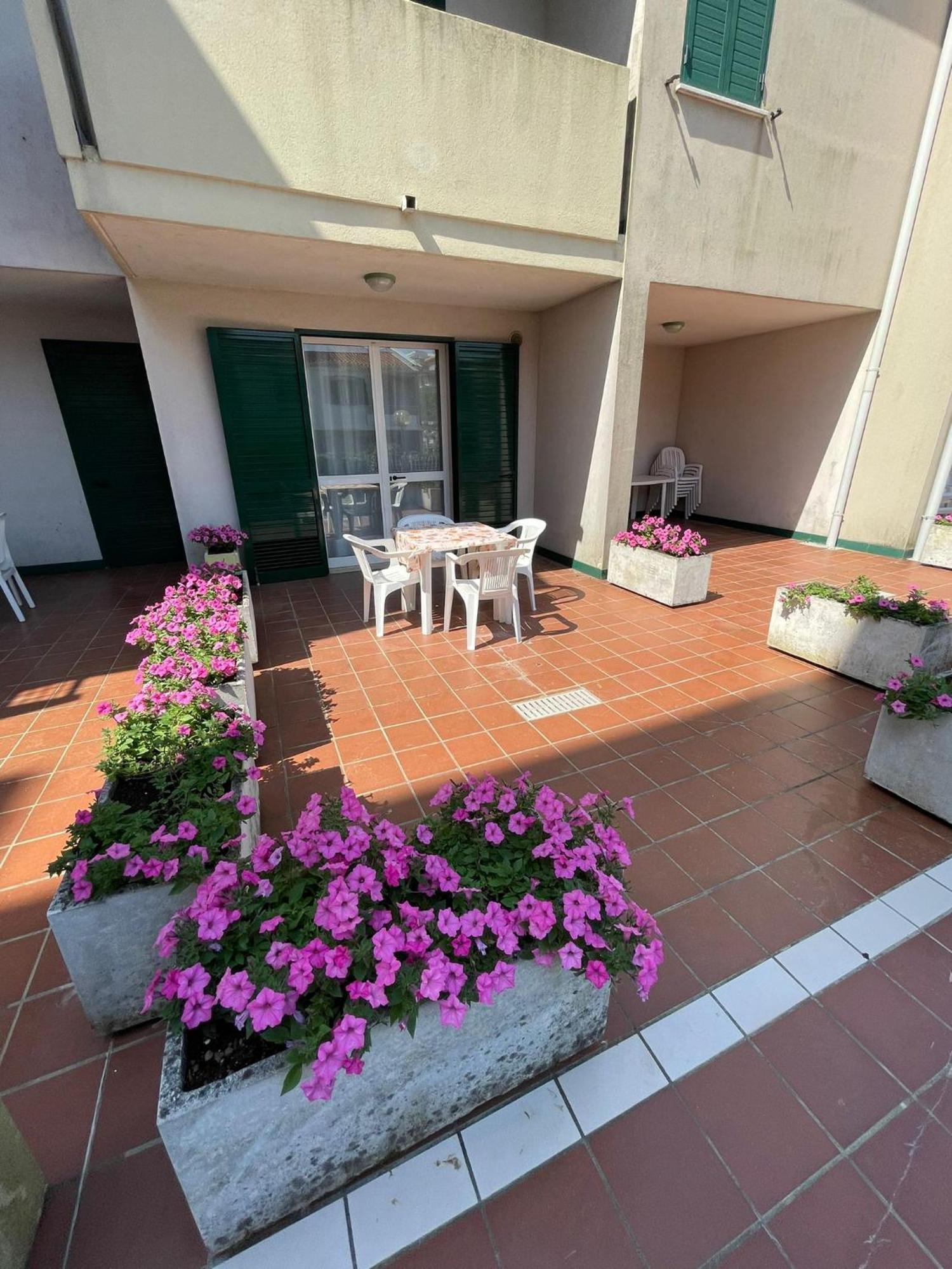 Villaggio Luna Swimmingpool- Agenzia Cocal Caorle Exteriör bild
