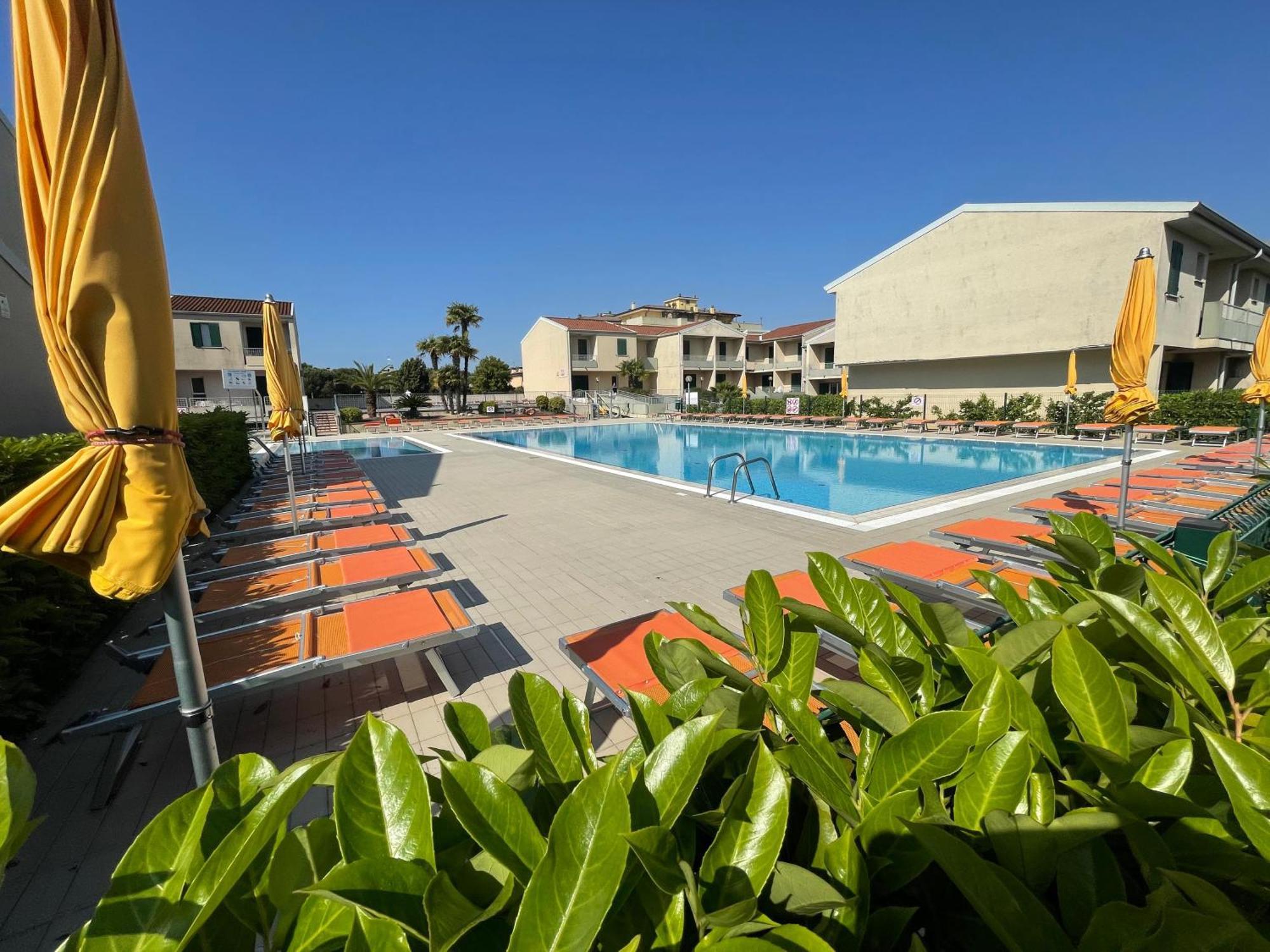 Villaggio Luna Swimmingpool- Agenzia Cocal Caorle Exteriör bild