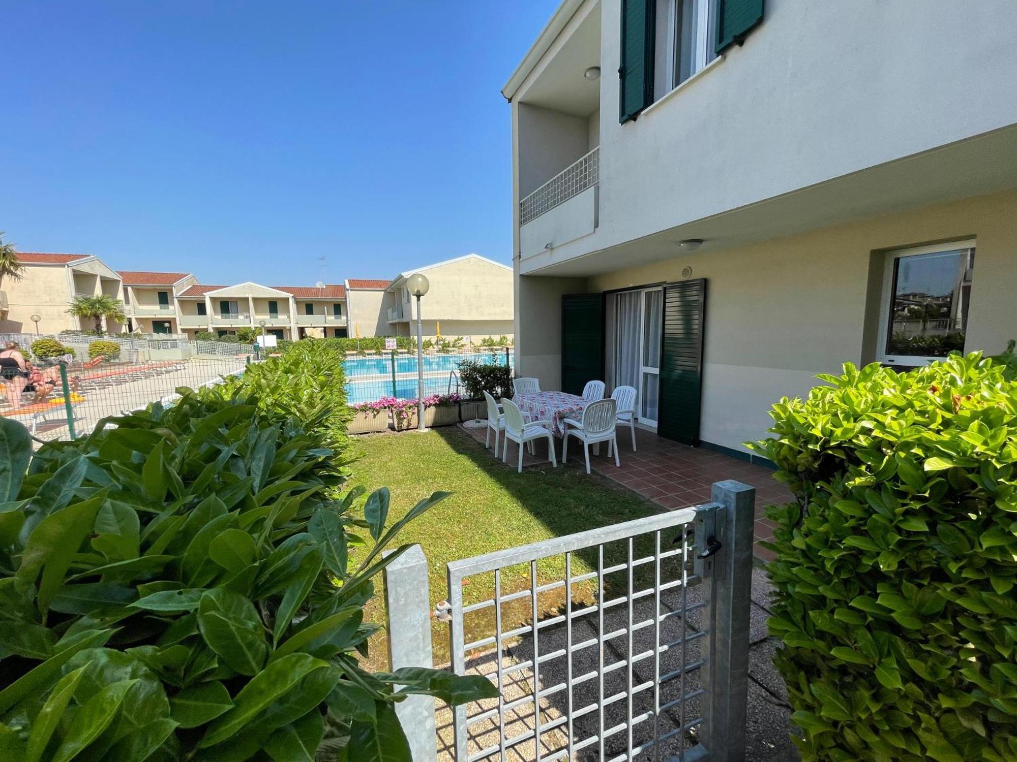 Villaggio Luna Swimmingpool- Agenzia Cocal Caorle Exteriör bild