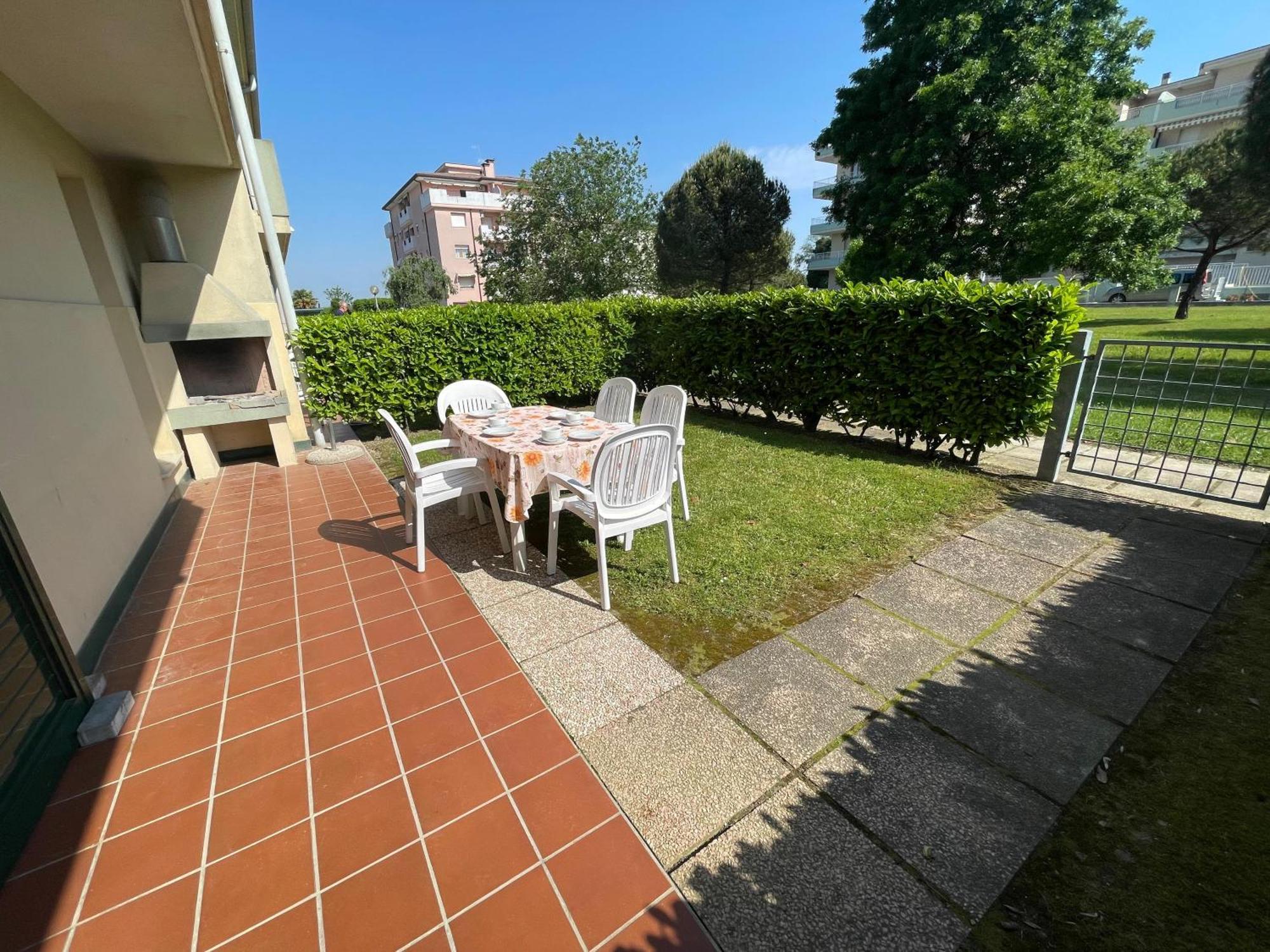 Villaggio Luna Swimmingpool- Agenzia Cocal Caorle Exteriör bild