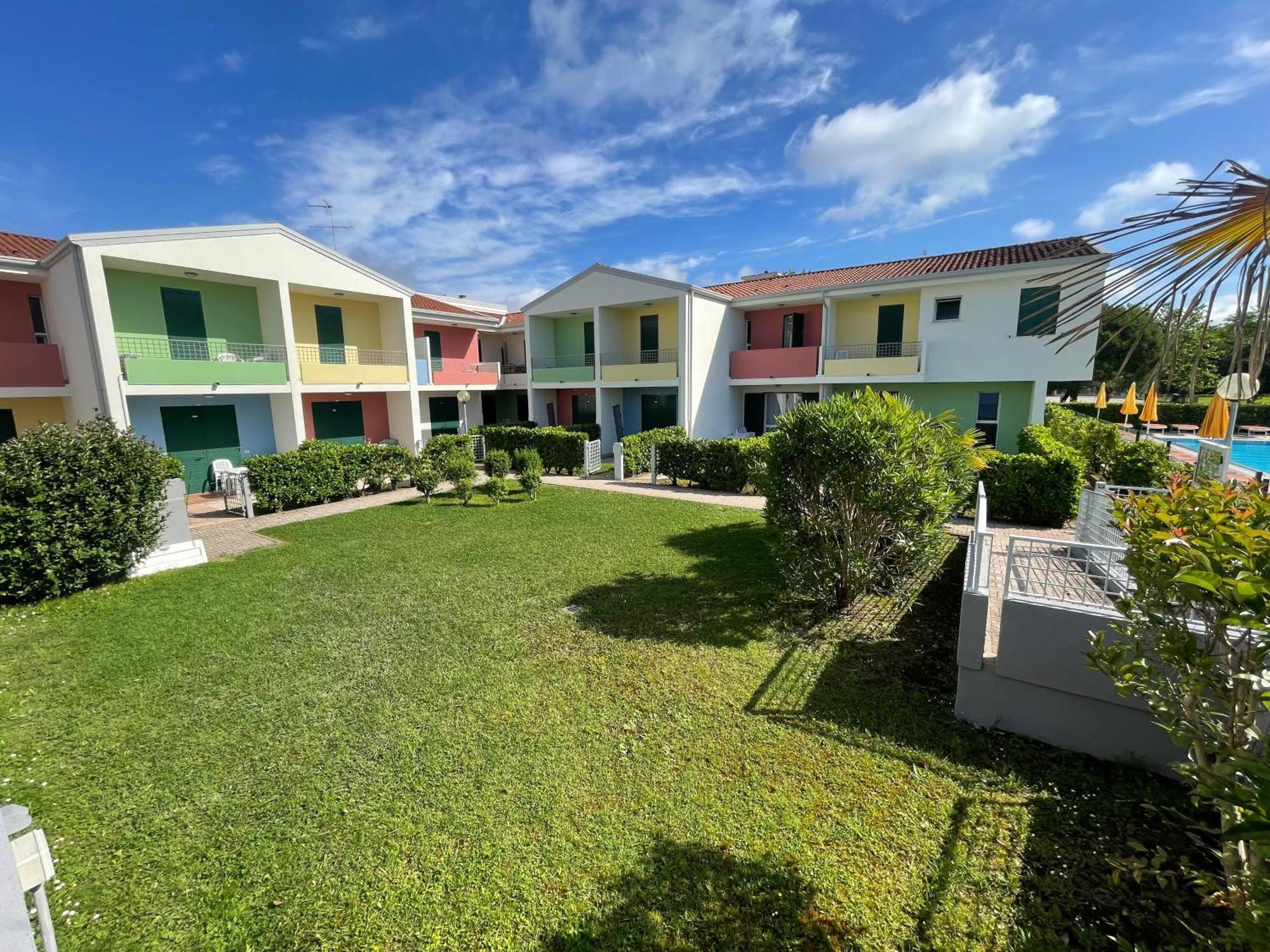 Villaggio Luna Swimmingpool- Agenzia Cocal Caorle Exteriör bild