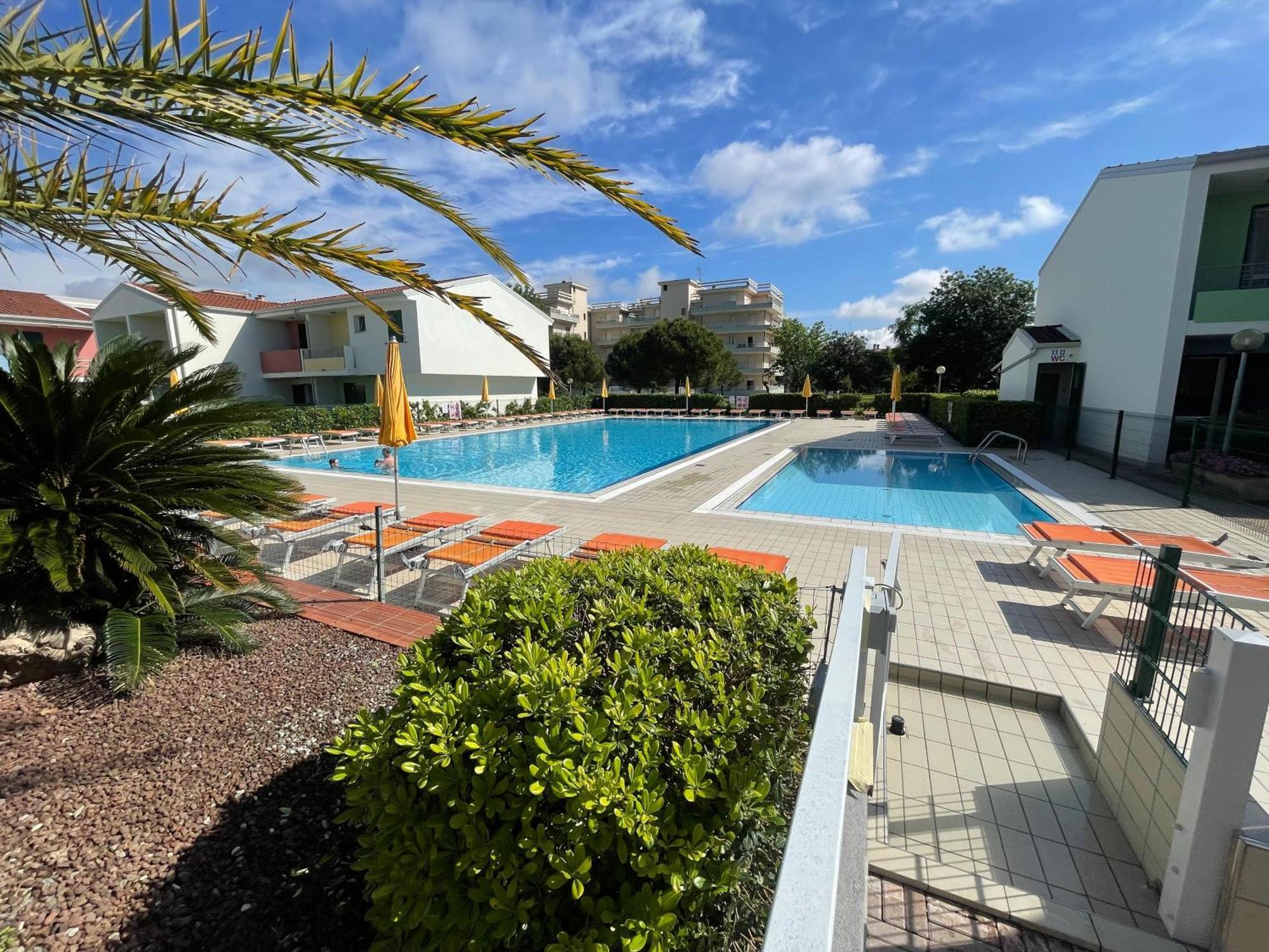 Villaggio Luna Swimmingpool- Agenzia Cocal Caorle Exteriör bild