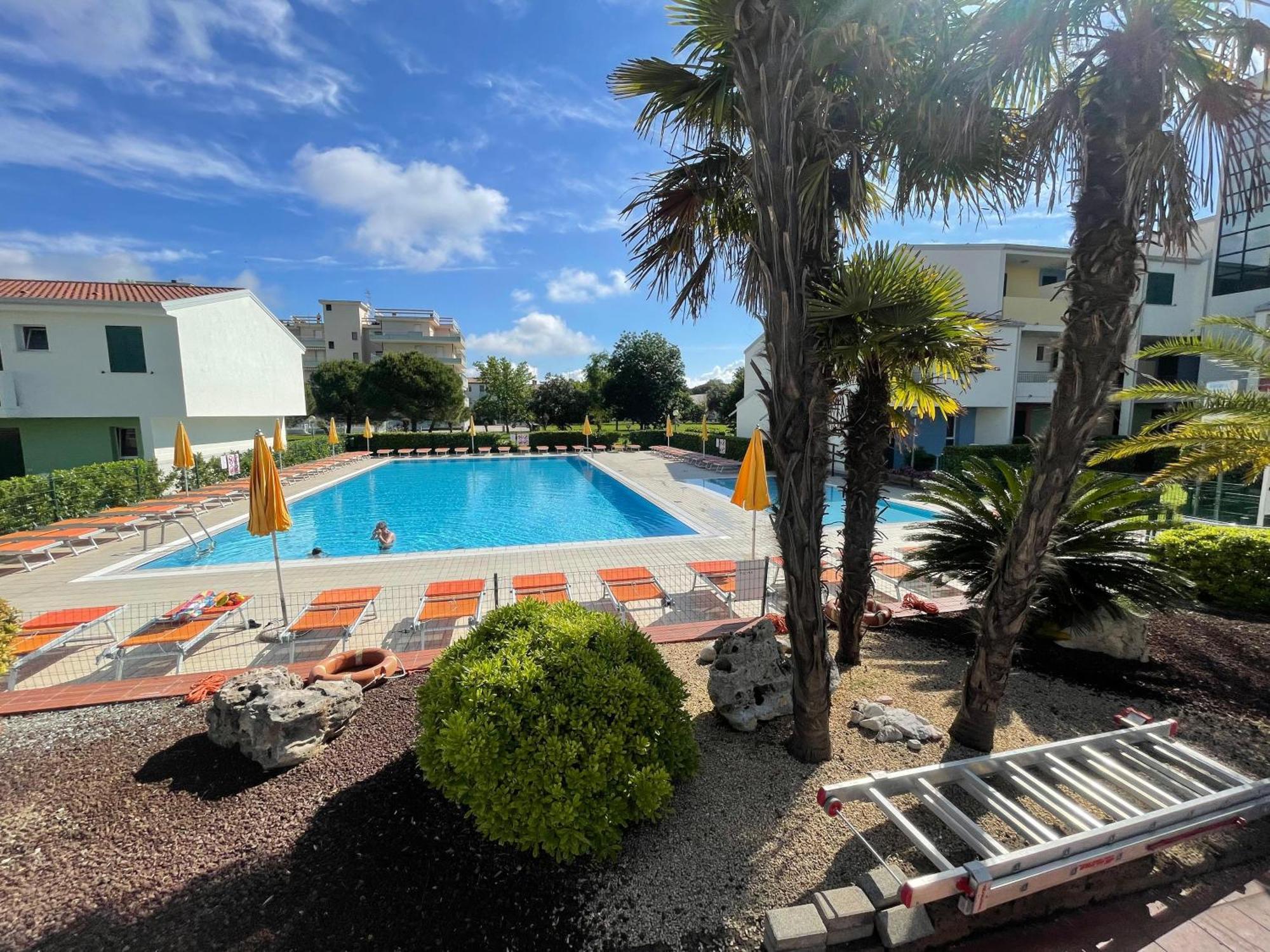 Villaggio Luna Swimmingpool- Agenzia Cocal Caorle Exteriör bild