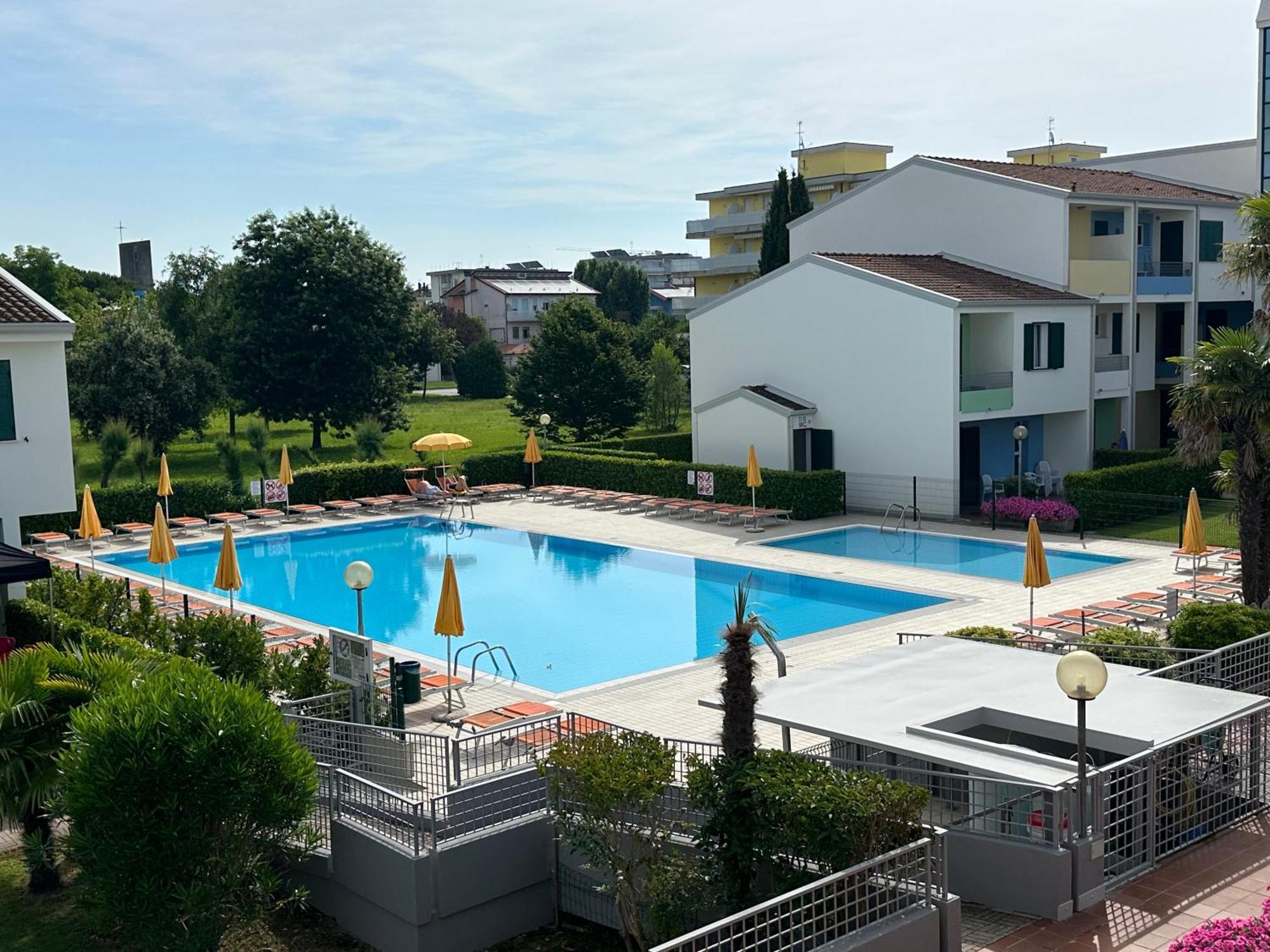 Villaggio Luna Swimmingpool- Agenzia Cocal Caorle Exteriör bild
