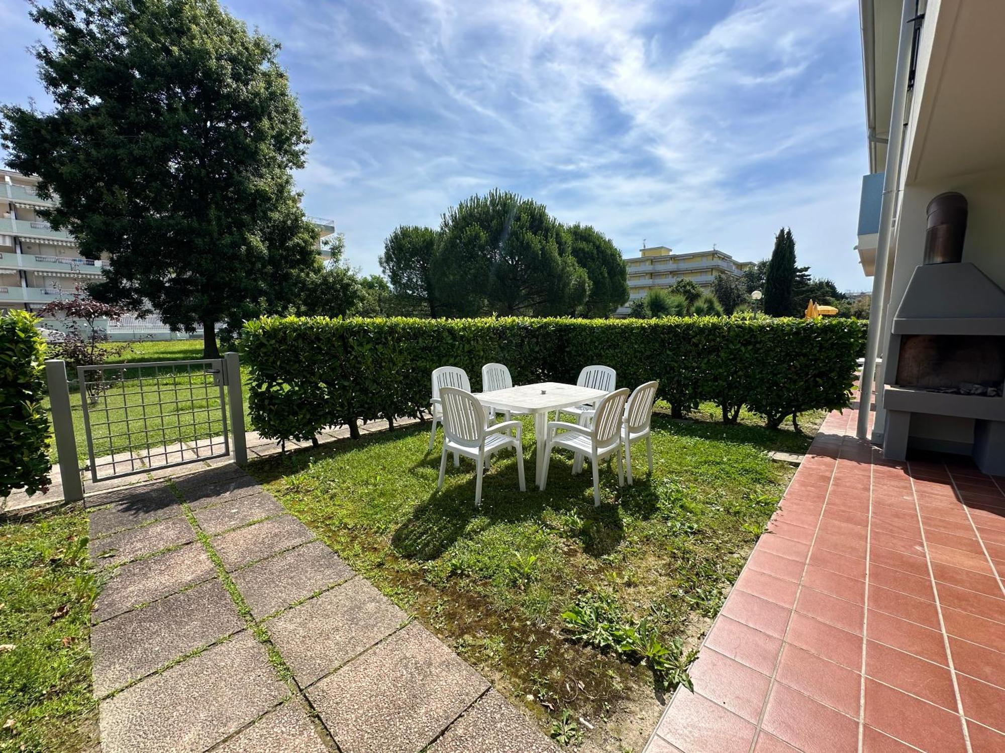 Villaggio Luna Swimmingpool- Agenzia Cocal Caorle Exteriör bild