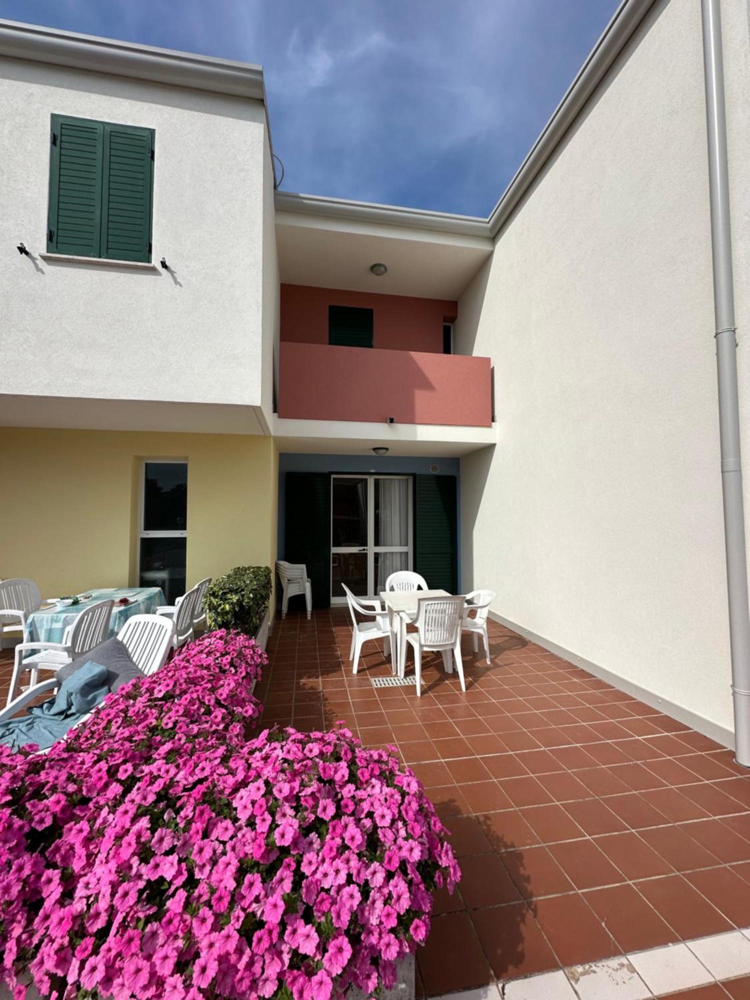 Villaggio Luna Swimmingpool- Agenzia Cocal Caorle Exteriör bild